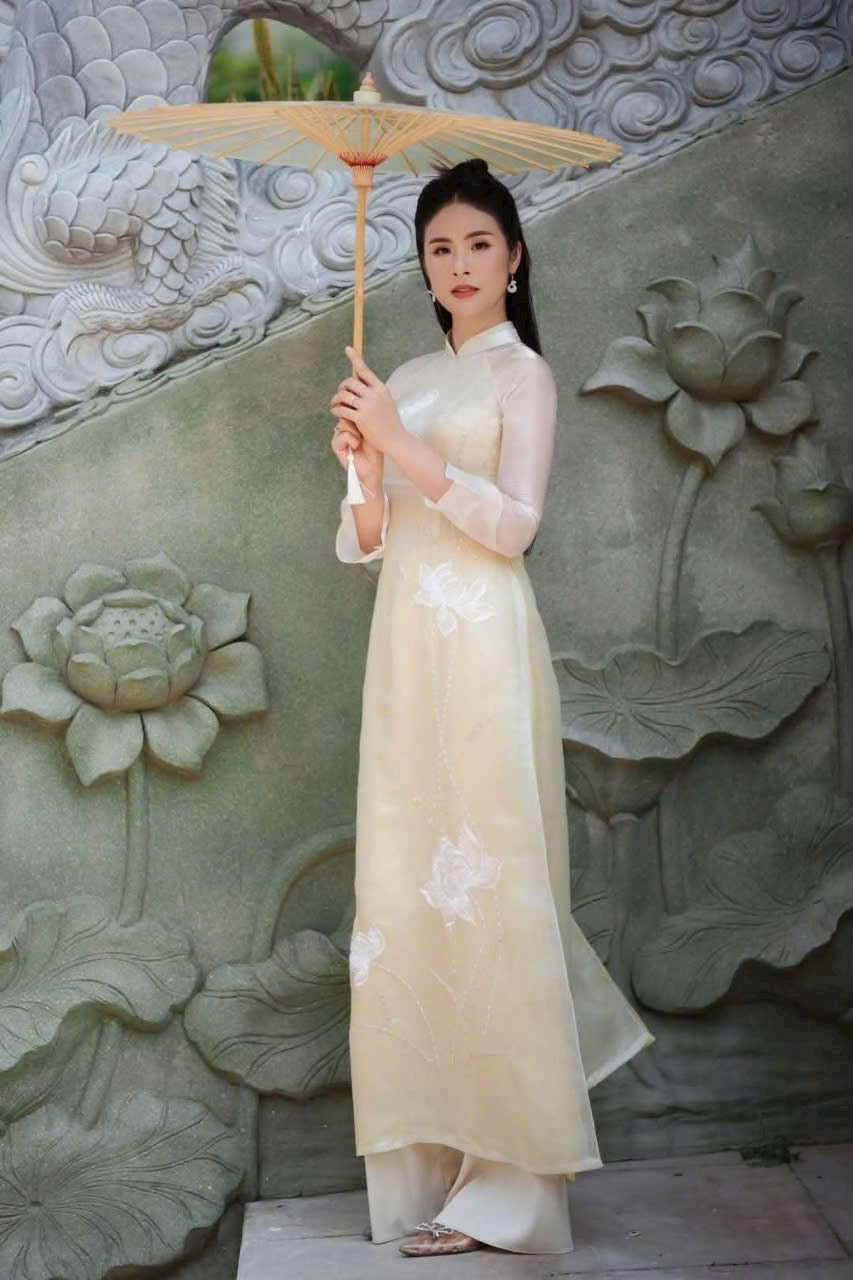 PreOrder TN1804 Áo Only - Áo dài Kim Liên tơ mộc thêu kết