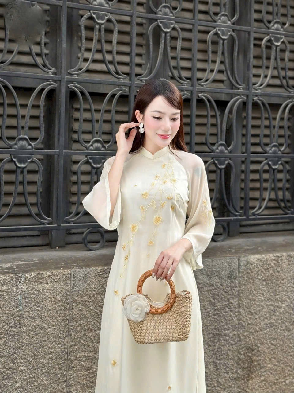 PreOrder TN1603 Áo+Quần- Áo dài tơ thêu Nhã Chi trắng kem