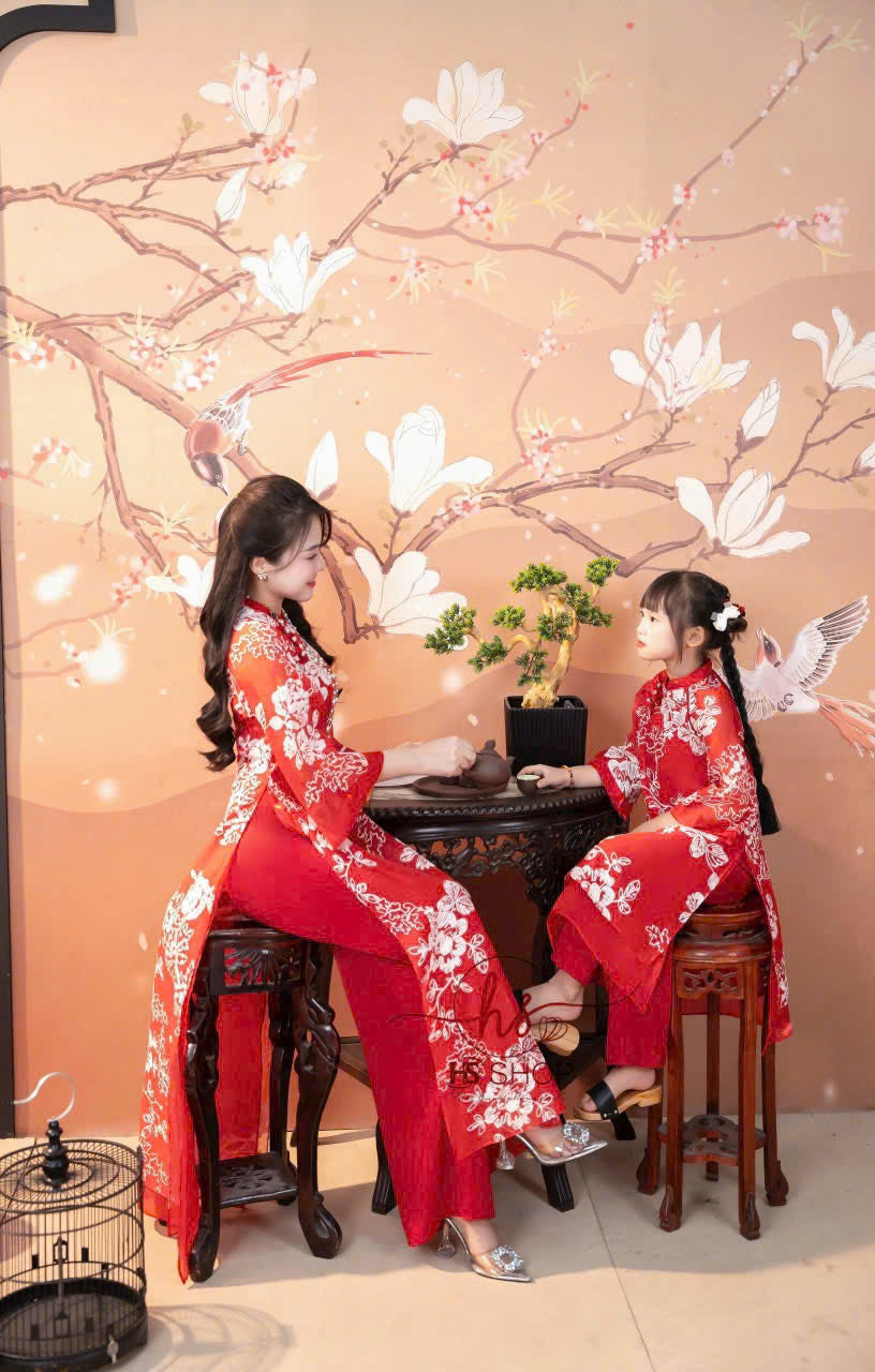M170 áo + quần - Áo dài mẹ tơ 4 tà dệt nổi màu đỏ + quần đỏ