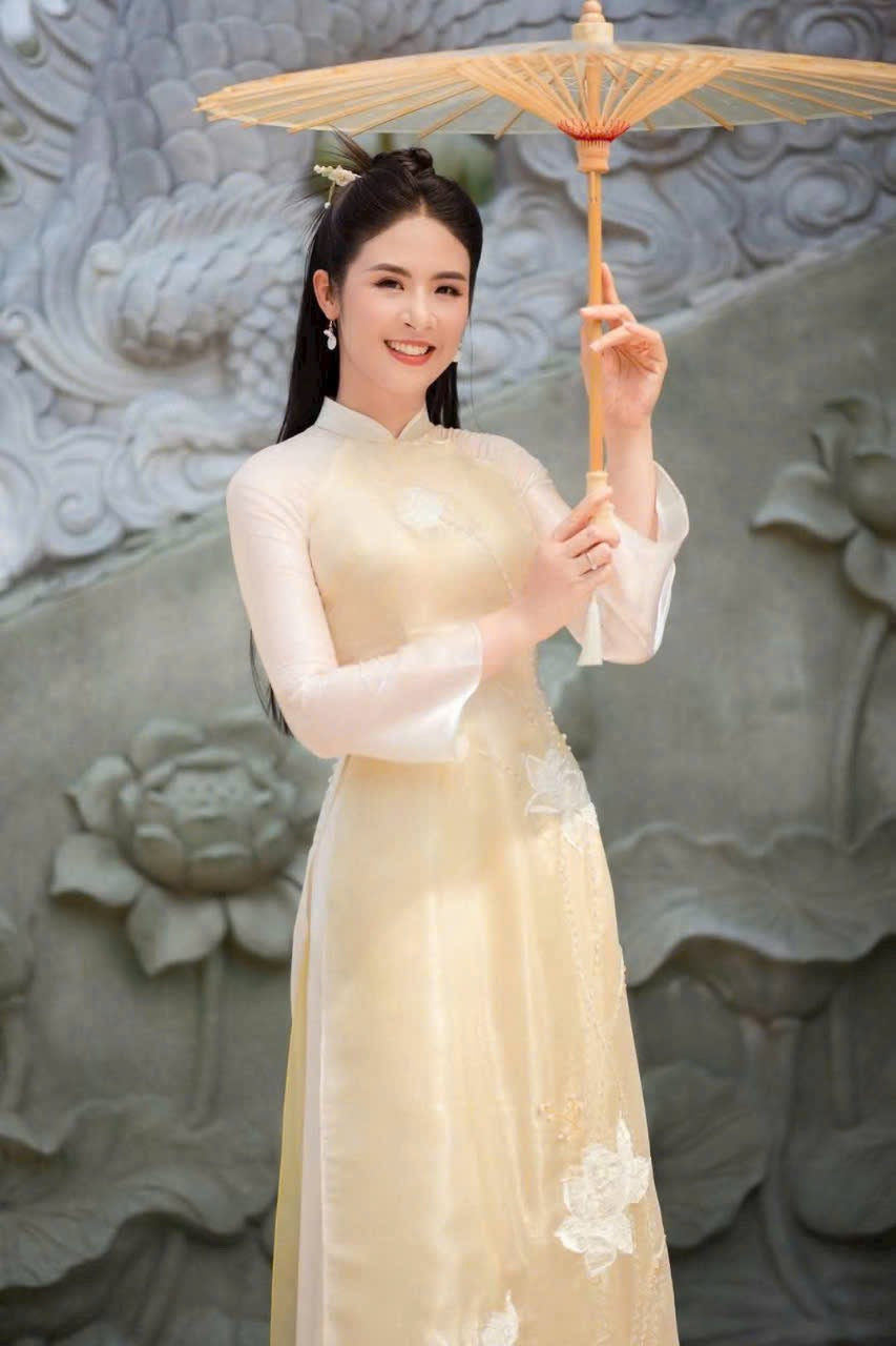 PreOrder TN1804 Áo Only - Áo dài Kim Liên tơ mộc thêu kết