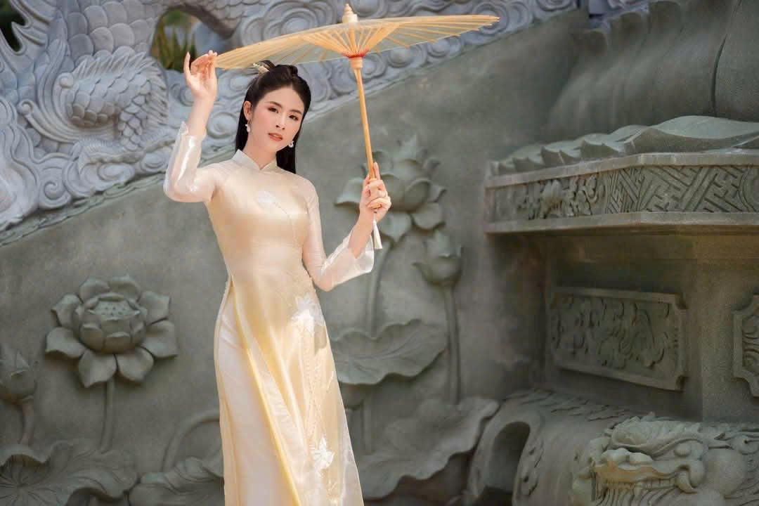 PreOrder TN1804 Áo Only - Áo dài Kim Liên tơ mộc thêu kết