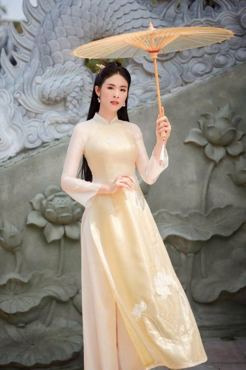 PreOrder TN1804 Áo Only - Áo dài Kim Liên tơ mộc thêu kết